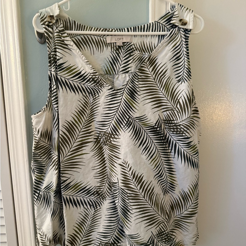 LOFT Women's Tropical Leaf Tank Top - Black and White